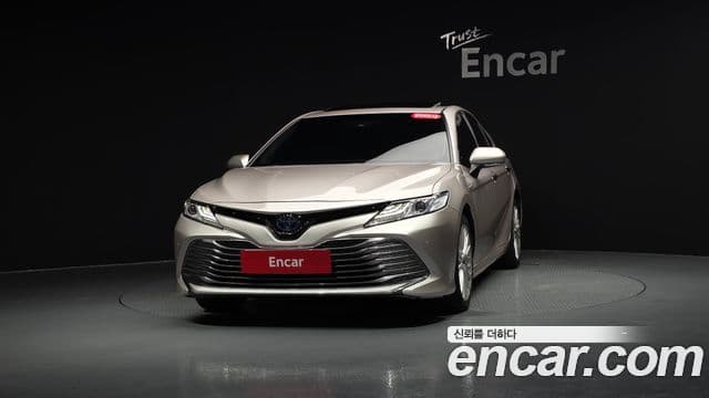 Toyota Camry 2018 — Şəkil 11/37