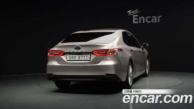 Toyota Camry 2018 — Şəkil 1/37