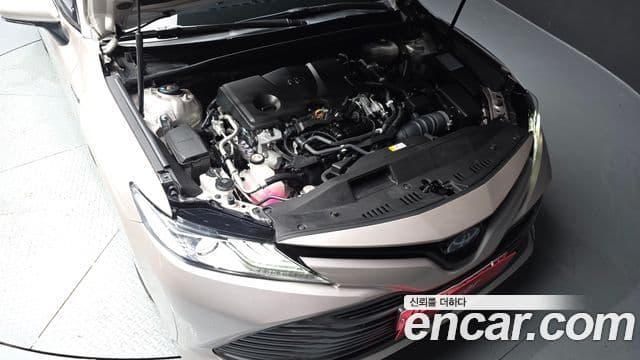 Toyota Camry 2018 — Şəkil 19/37