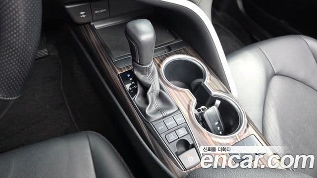 Toyota Camry 2018 — Şəkil 21/37