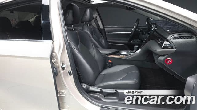 Toyota Camry 2018 — Şəkil 35/37