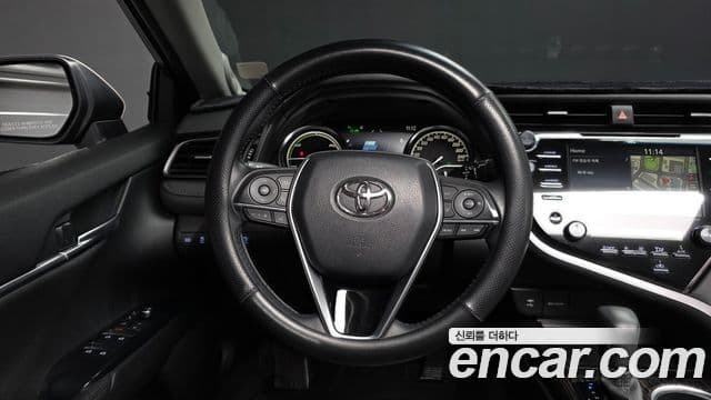 Toyota Camry 2018 — Şəkil 18/37