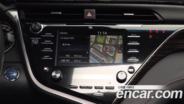 Toyota Camry 2018 — Şəkil 33/37