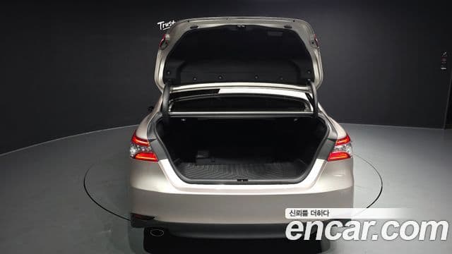 Toyota Camry 2018 — Şəkil 36/37