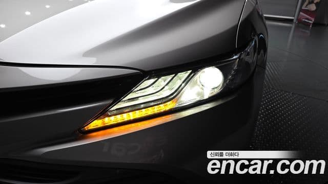 Toyota Camry 2018 — Şəkil 3/37