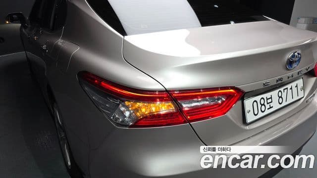 Toyota Camry 2018 — Şəkil 25/37