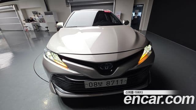 Toyota Camry 2018 — Şəkil 9/37