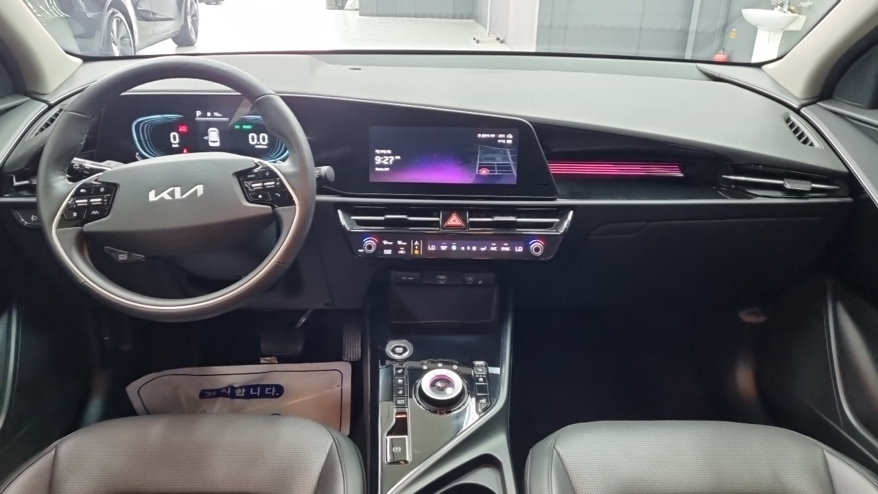 Kia Niro 2023 — Şəkil 10/18