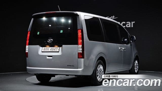 Hyundai Staria 2021 — ფოტო 2/20