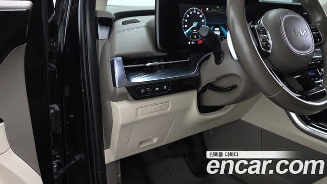Kia Carnival 2021 — ფოტო 13/20