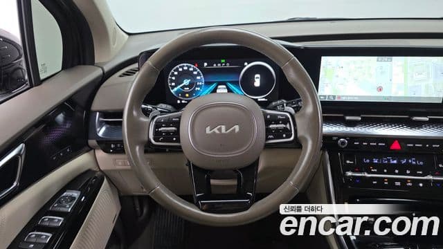 Kia Carnival 2021 — ფოტო 14/20