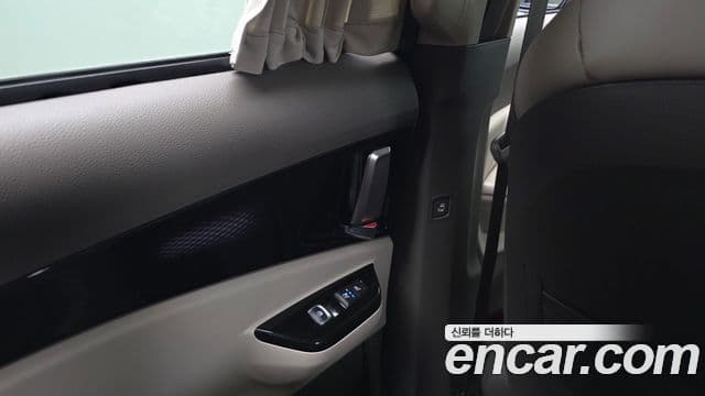 Kia Carnival 2021 — ფოტო 18/20