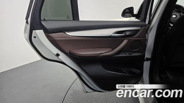 BMW X5 2018 — ფოტო 16/32