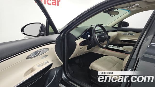 Genesis GV70 2021 — Photo 15/36
