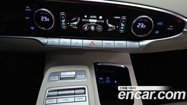 Genesis GV70 2021 — ფოტო 19/20