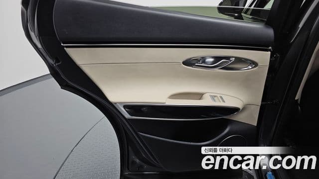 Genesis GV70 2021 — Photo 26/36