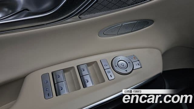 Genesis GV70 2021 — Photo 29/36