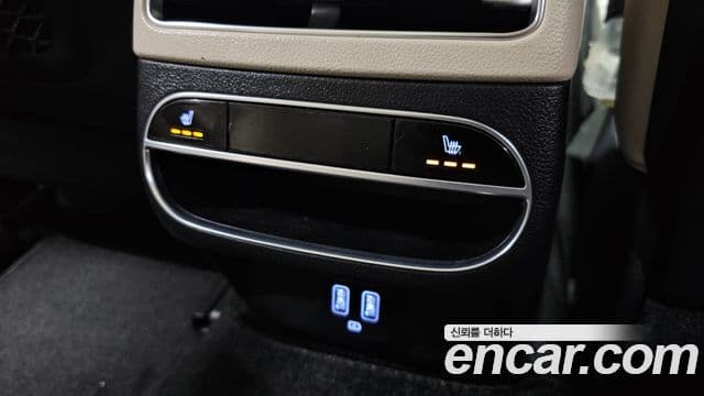 Genesis GV70 2021 — Photo 28/36