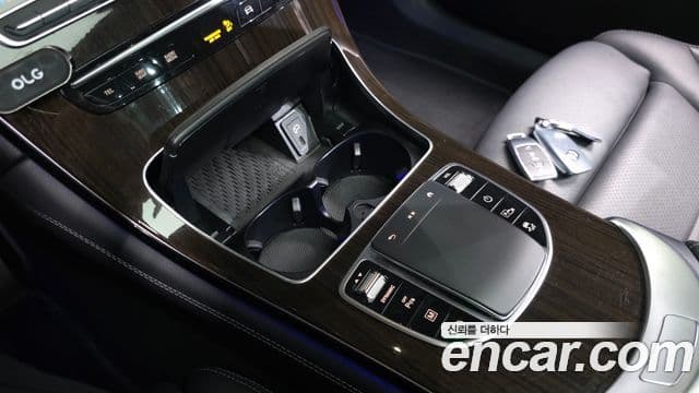 Mercedes-Benz GLC-Class 2020 — Photo 22/32