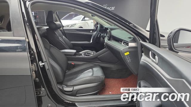 Kia K5 2022 — Şəkil 10/20