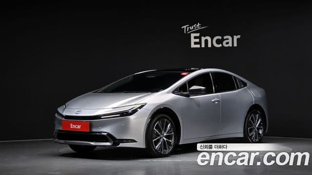 Toyota Prius 2023 — ფოტო 1/20