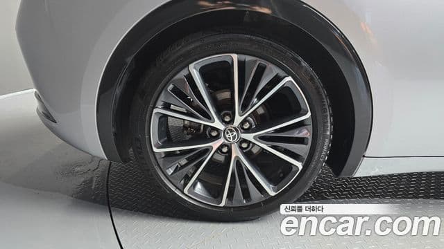 Toyota Prius 2023 — ფოტო 5/20