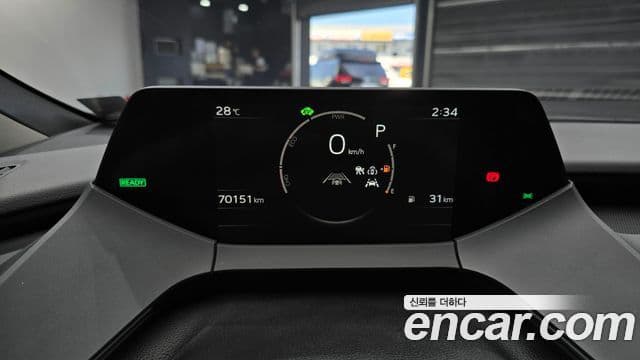 Toyota Prius 2023 — ფოტო 8/20