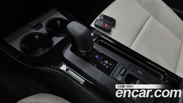 Toyota Prius 2023 — ფოტო 9/20