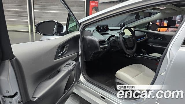 Toyota Prius 2023 — ფოტო 10/20