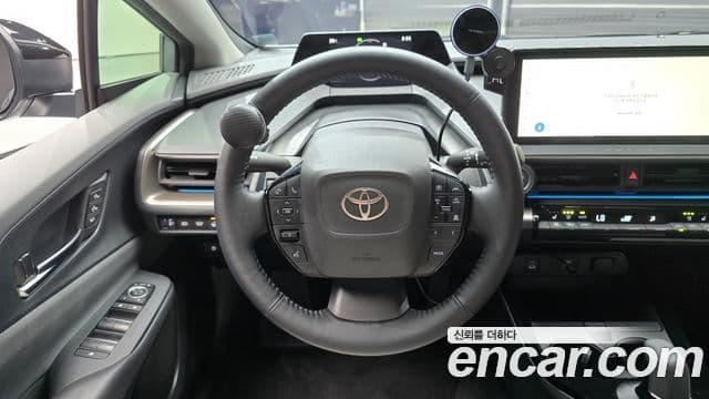 Toyota Prius 2023 — ფოტო 13/20