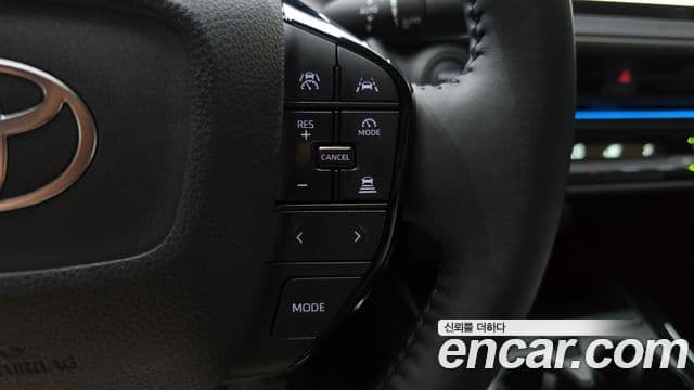 Toyota Prius 2023 — ფოტო 18/20