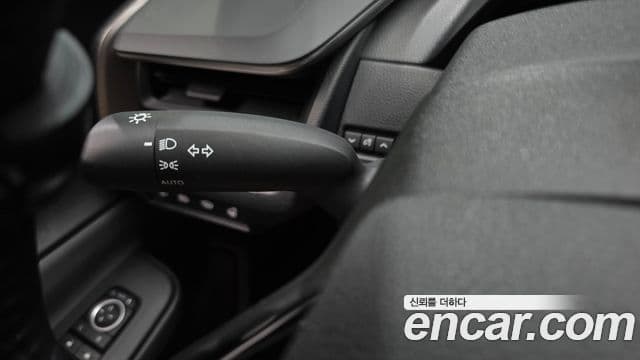 Toyota Prius 2023 — ფოტო 19/20