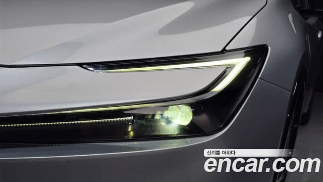 Toyota Prius 2023 — Photo 3/31