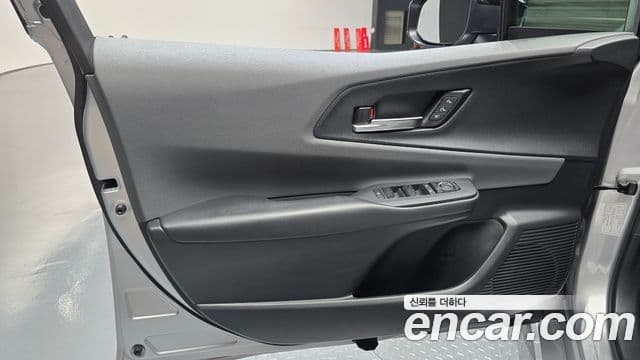 Toyota Prius 2023 — Photo 13/31