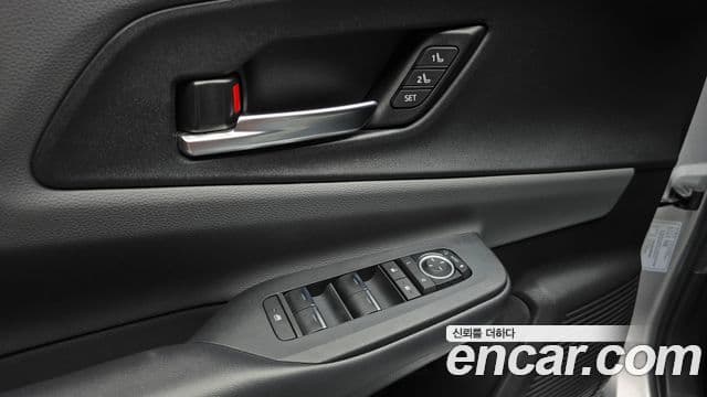 Toyota Prius 2023 — Photo 25/31