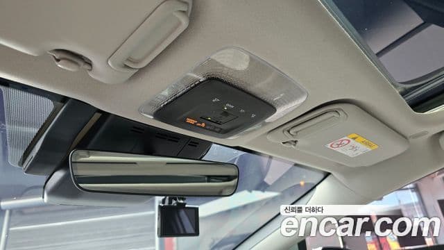 Toyota Prius 2023 — Photo 2/31