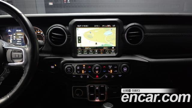 Jeep Wrangler 2020 — Şəkil 28/30