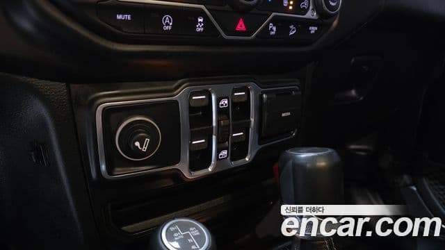 Jeep Wrangler 2020 — Şəkil 11/30