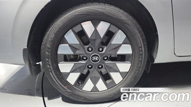 Hyundai Staria 2022 — Фото 5/20
