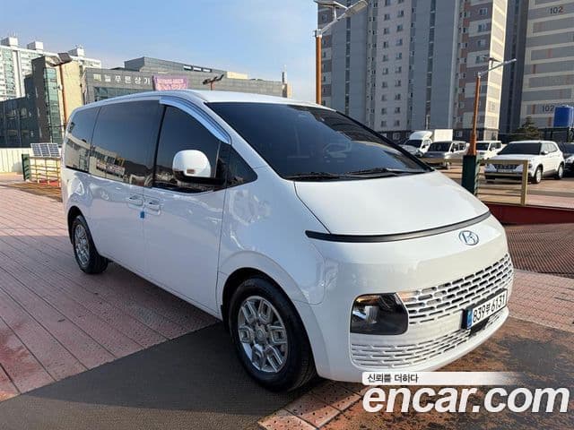 Hyundai Staria 2023 — ფოტო 1/20