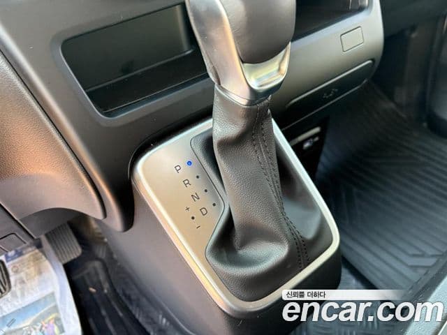 Hyundai Staria 2023 — ფოტო 8/20