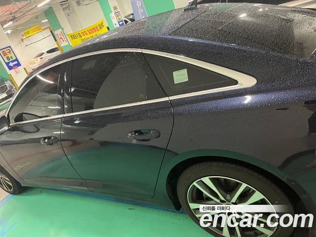 Audi A6 2021 — ფოტო 15/18
