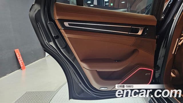 Porsche Panamera 2023 — Photo 25/33