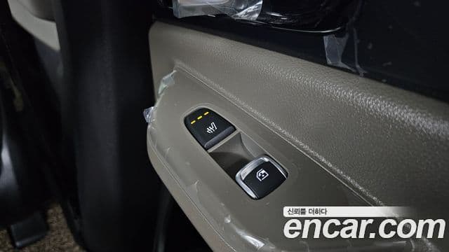 Kia Carnival 2024 — ფოტო 19/20