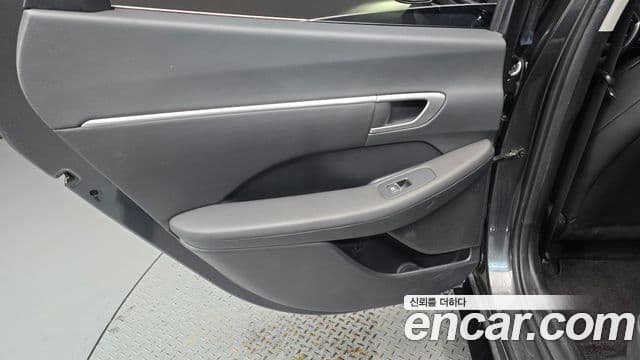 Hyundai Sonata Hybrid 2022 — Photo 6/30