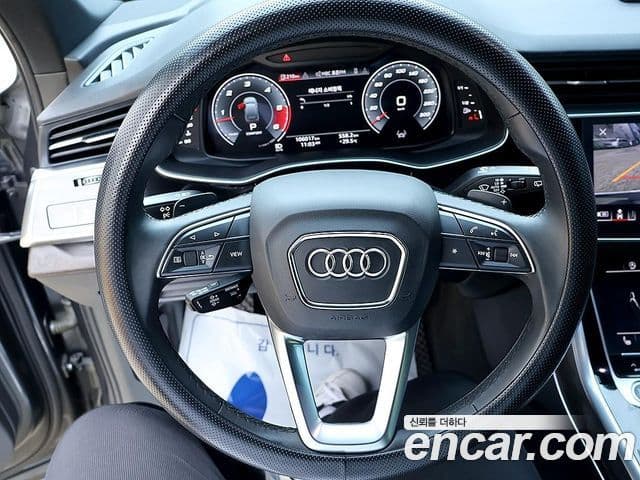 Audi Q7 2021 — ფოტო 6/20