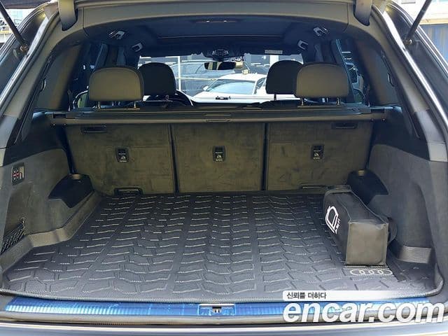 Audi Q7 2021 — ფოტო 19/20