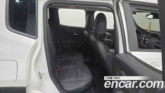 Jeep Renegade 2022 — ფოტო 11/20