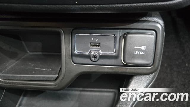 Jeep Renegade 2022 — ფოტო 13/20