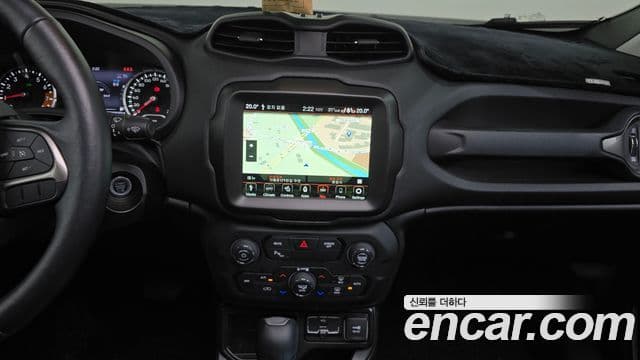 Jeep Renegade 2022 — ფოტო 14/20